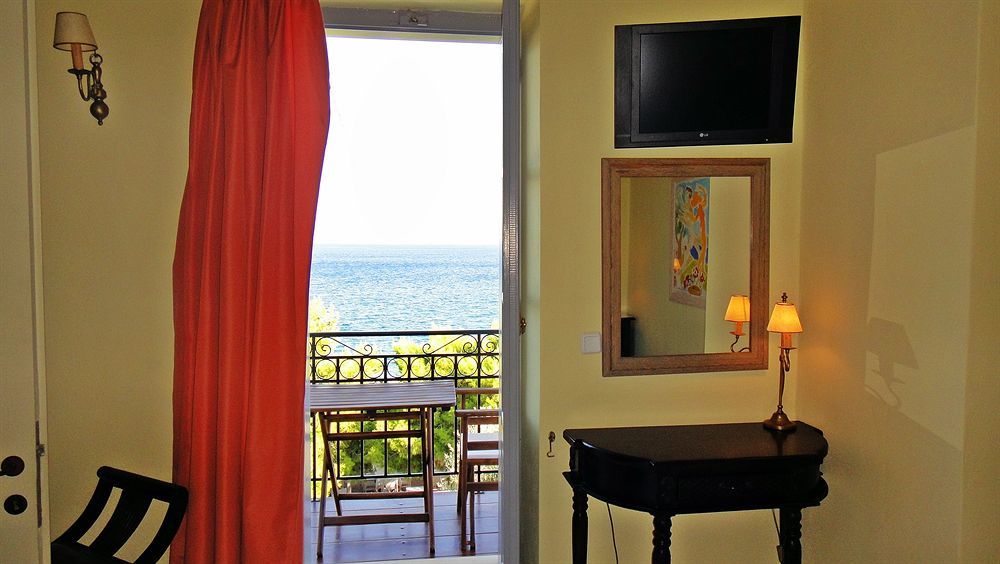 Four Seasons Hydra Luxury